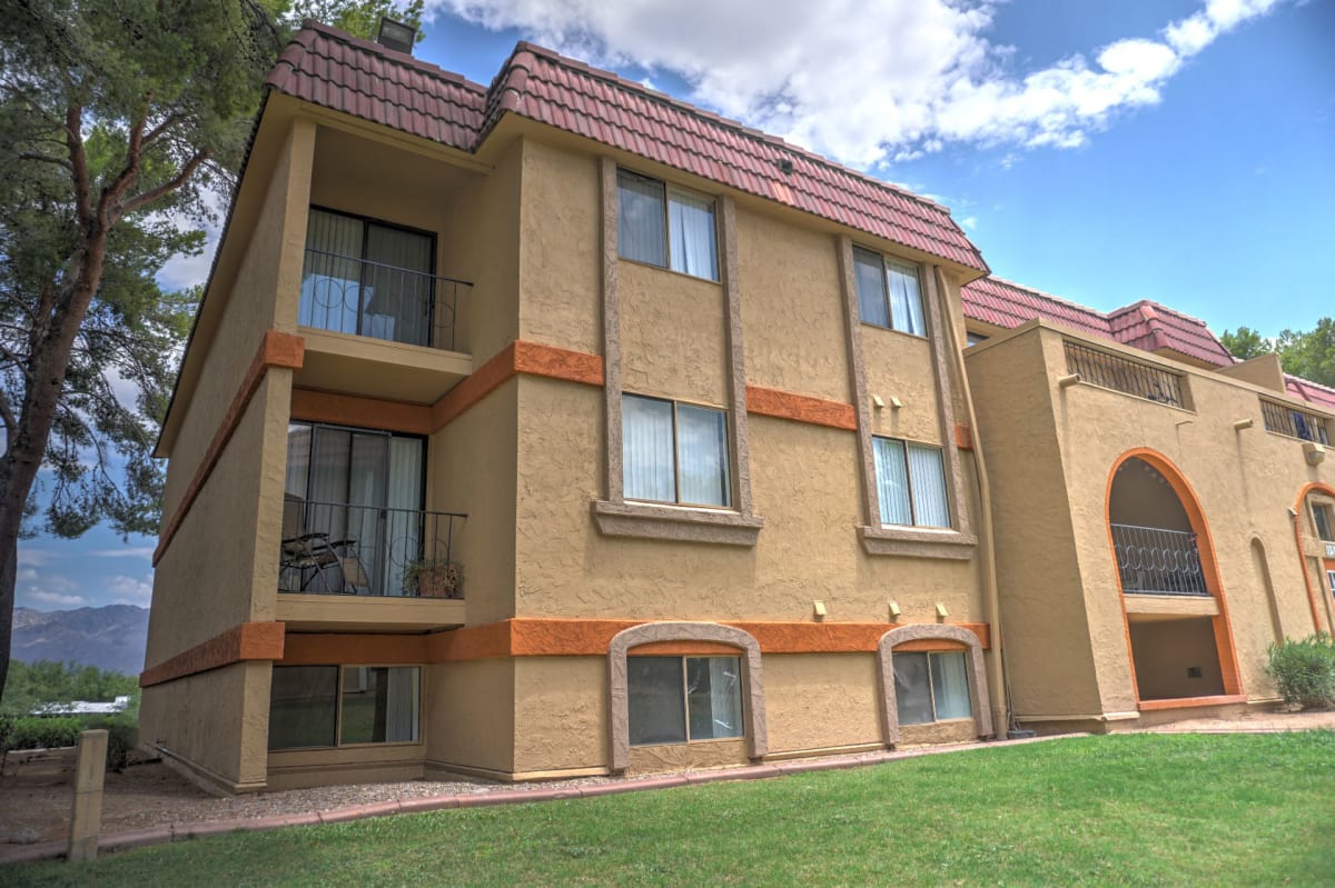 Photos & Tour View at Catalina Apartments Tucson, AZ